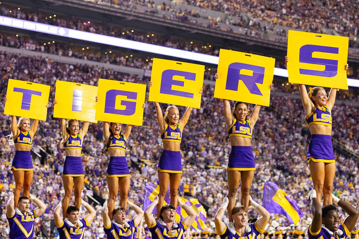LSU cheerleaders LSU cheerleaders