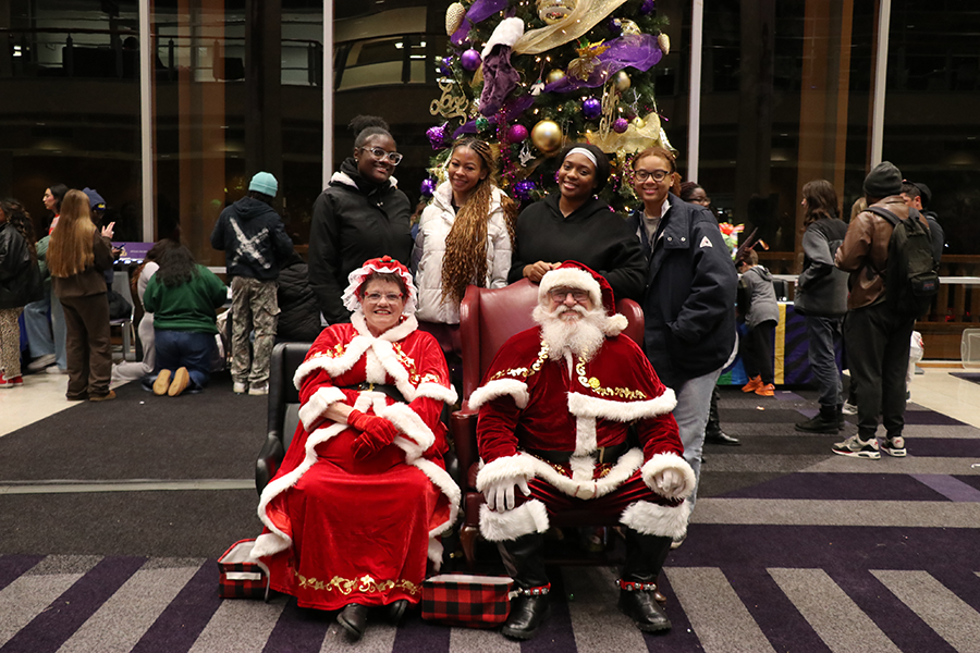 students with Santa and Mrs. Claus